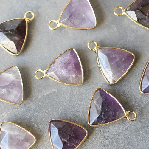 Pendentif triangle améthyste violette, pendentif pierre, support doré, création bijoux pierre naturelle, 19mm, x1 g3938