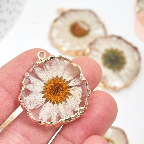 Pendentif résine fleur séchée 33mm, pendentif paquerette blanche et or, création de bijoux originaux, x1 g5579