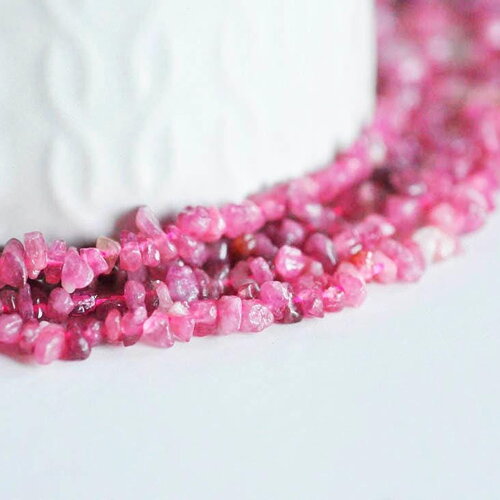 Perles chips tourmaline naturelle, x1 fil de 40 cm (g1020)
