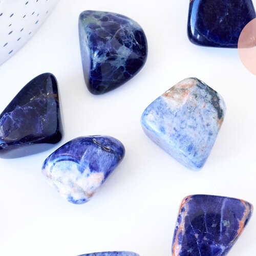 Pierre sodalite naturelle brut roulé 13-23mm, fourniture créatives, pierre naturelle, litotherapie, sodalite naturelle, la pierre g5770