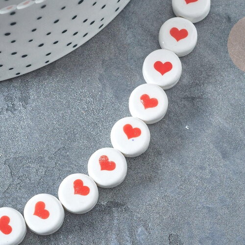 Perles rondes plates porcelaine blanche cœur rouge 10.5x5.5mm,bijoux porcelaine, fil de 30cm, x1 g7804