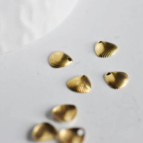 Breloque coquillage laiton brut 10mm, pendentif pendentif bijou laiton brut sans nickel x50 (4.5gr) g0373