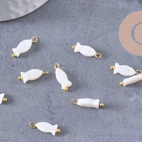 Breloque poisson nacre blanche naturelle laiton doré 14mm, x2 (g10302)