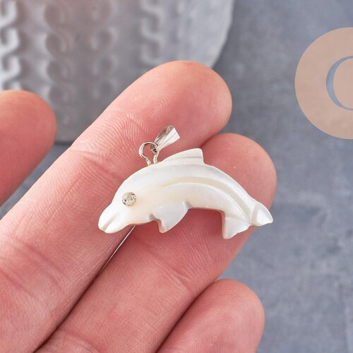 Pendentif dauphin nacre blanche naturelle laiton platine 27-29mm, création bijoux coquillage blanc, x1 (g9916)