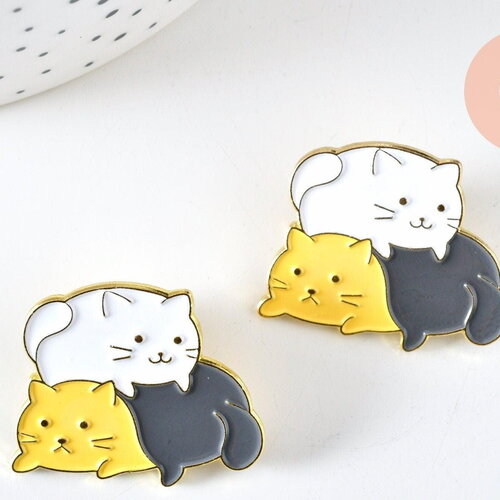 Broche pins chat gris, blanc &amp;june yang mystique doré émail noir,broche dorée, décoration veste, 30x24.5mm,x1 g6322