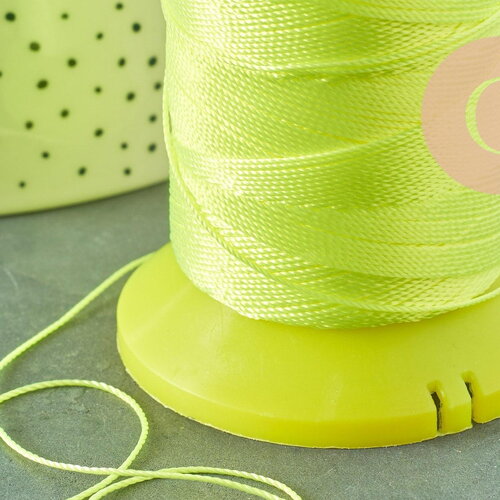 Fil jaune fluorescent, fil à broder,fil couture, scrapbooking, fil jaune, fil nylon jaune, 0.8mm, x 10 mètres (g2882)