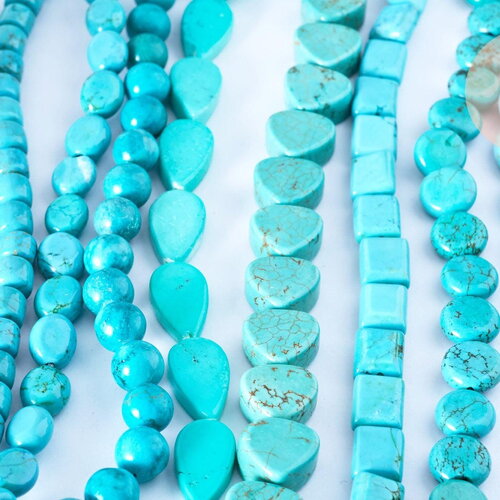 Perle howlite teintée turquoise foncé naturelle formes mixtes 5-30mm,le fil de 40cm, x1 (g7513)