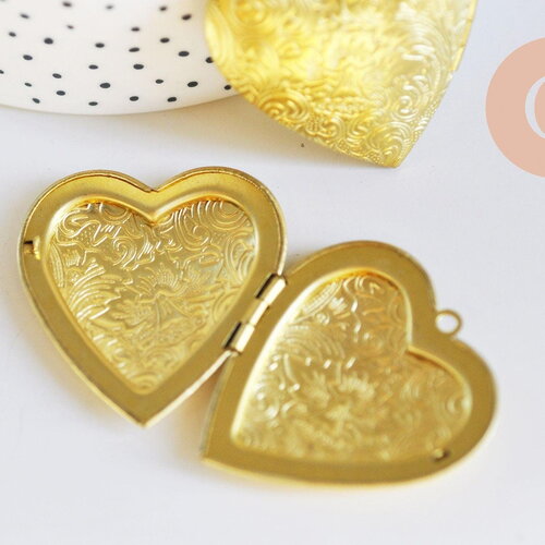 Pendentif locket coeur oeil protecteur laiton brut 42mm, une médaille dorée en laiton brut, x1 g6283