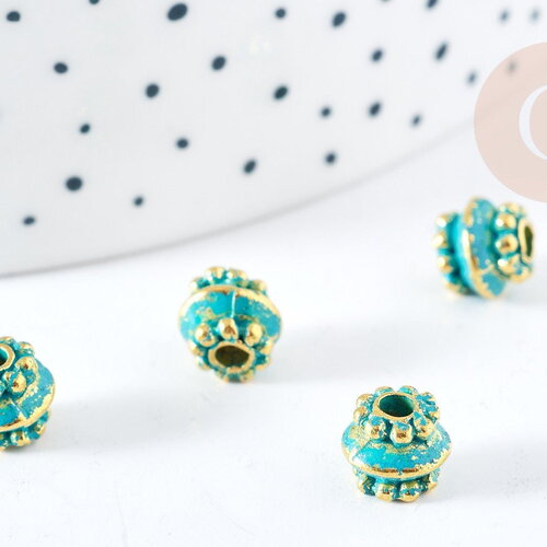 Perle ethnique ronde gravée zamac doré patine bleu turquoise 7.5mm, x1 (g8560)