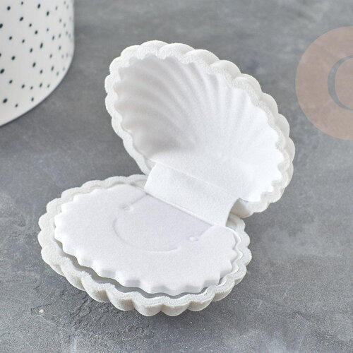 Ecrin bijou coquillage velours gris clair 3.5x3.8cm, boite bijoux, rangement bijoux, intérieur blanc, x1 g3384