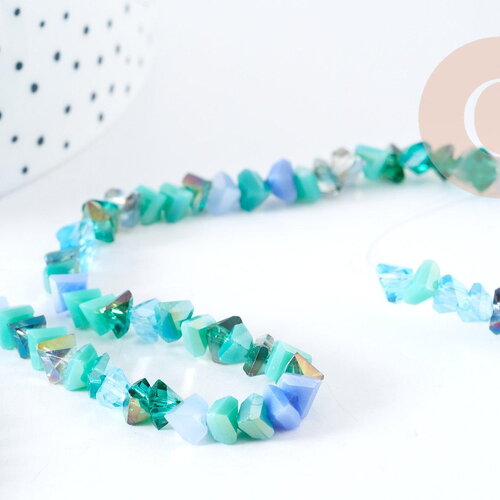 Perle triangle cristal bleu 6x3.5mm, verre et cristal, le fil de 33cm (g8835)