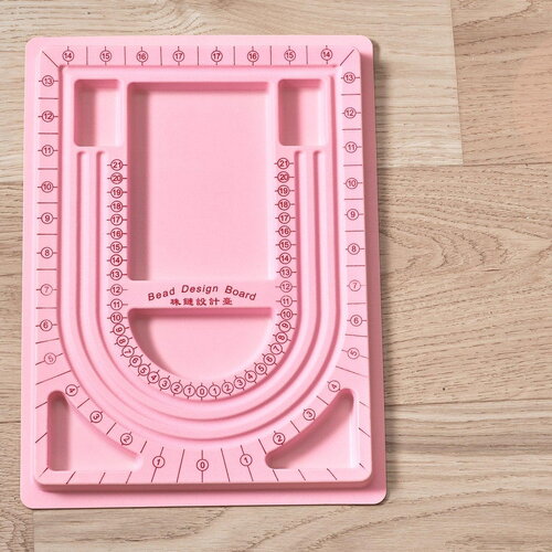 Plateau d'assemblage perles pour fabrication collier rose 24x33cm, comptage de perles, avec mesures graduées, x1 (g7051)