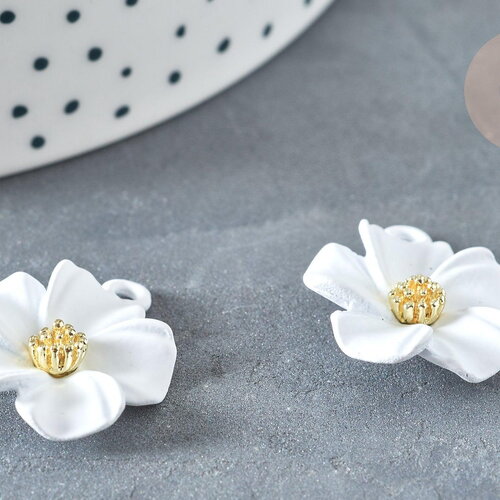 Pendentif zamac fleur blanche 23,5mm, perles zamac,bijou fleur blanche, x1 (g7361)