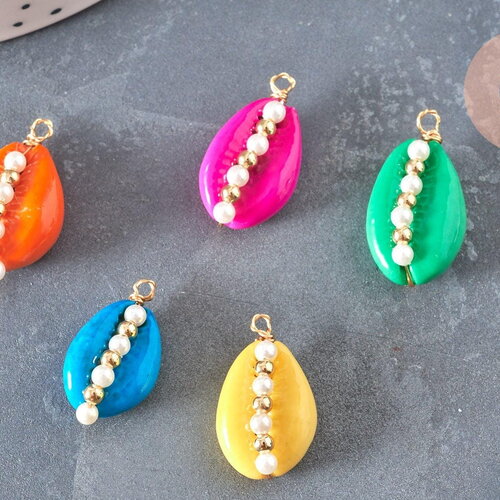 Pendentif coquillage cauri naturel peints décoré de perles nacrées, création bijou coquillage, 25-27mm, x5 (g3925)
