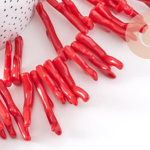 Pendentif branche forme corail plastique rouge 27-47mm, x5 (g10490)