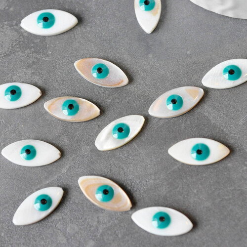 Perle ovale nacre blanche mauvais oeil, cabochon nacre, gri-gri,18.5mm , x5 g3914