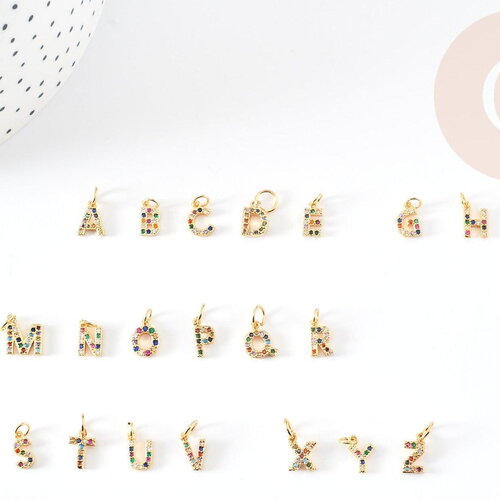 Pendentif lettre laiton doré zircons colorés 8.5~9.5mm, x1 (g1570)