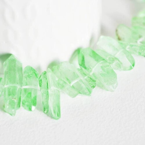 Perles cristal de roche vert,pierre brute, création bijoux,perle pierres, pierre naturelle, 14-30mm, x10 g0323