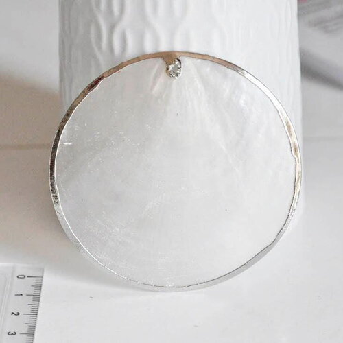 Pendentif rond nacre blanche argent, pendentif coquillage, coquillage blanc, coquillage naturel,création bijoux, 70mm, x1 (g1076)