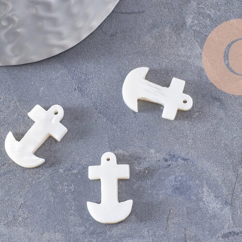 Pendentif ancre marine nacre blanche naturelle, x2 (g10022)