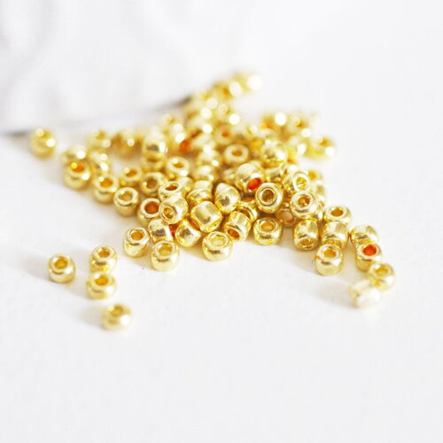 Petites perles rocaille dorée brillantes 2mm, x 20gr (g2034)