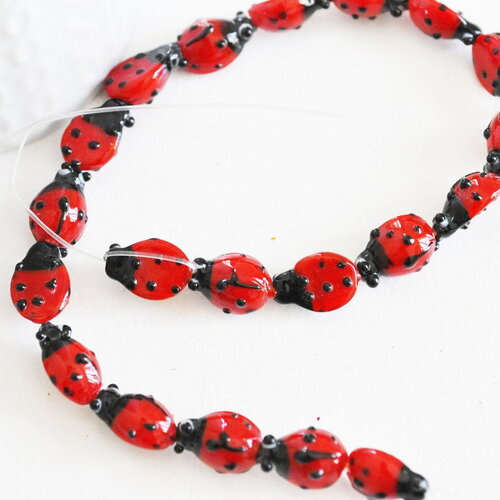 Perle coccinelle rouge verre,perle verre tchèque,insecte verre,pendentif verre,verre artisanal,25mm, fil de 20 perles, x1 g4232