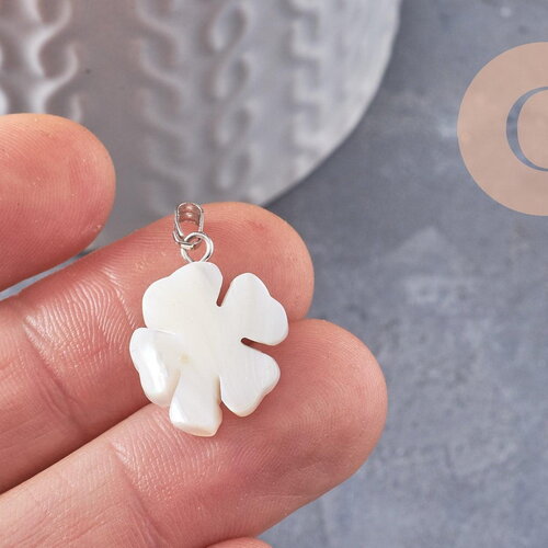 Pendentif trèfle 4 feuilles nacre blanche naturelle laiton platine 20mm, création bijoux coquillage blanc, x1 (g9920)