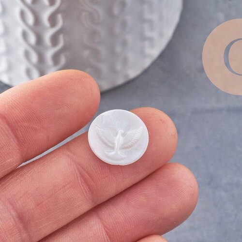 Cabochon rond colombe nacre blanche naturelle gravé 15.5mm, cabochon coquillage naturel, x1 (g9971)