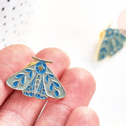 Broche pins papillon mystique doré émail bleu 27.5x18mm,broche dorée, décoration veste, x1 (g5547)