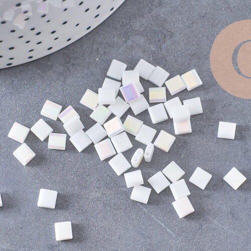 Perles rocaille verre rectangle blanc irisé 5mm, perle carré création bracelet, perle tila,4.5mm,2 trous, x50 (4.8 gr) (g4454)