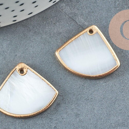Pendentif triangle nacre blanche naturelle doré,pendentif quart de cercle nacre,coquillage blanc, 23mm, x2 g3036