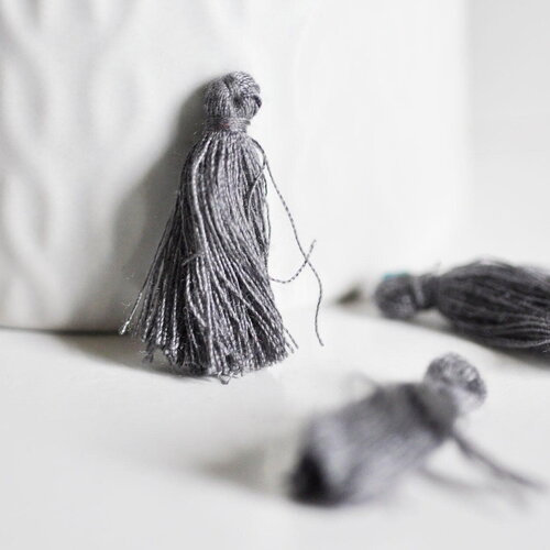 Pompon gris foncé coton,décoration pompon,accessoire coton, coton gris,25-31mm, x5 g1668