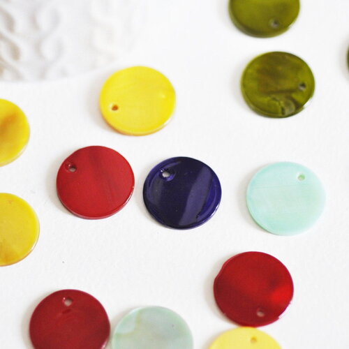 Pendentif pastille ronde nacre multicolore opaque,pendentif nacre, coquillage naturel, nacre naturelle,16mm, x 10 (g2379)