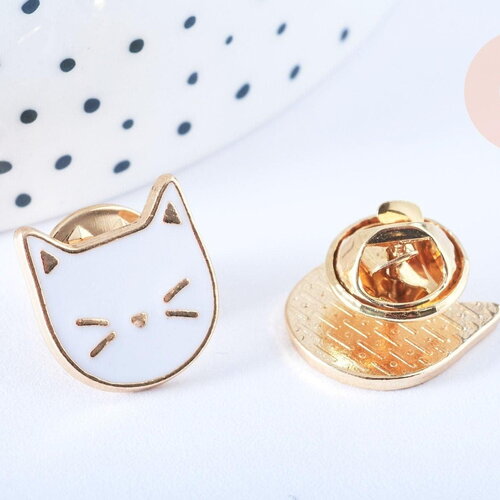 Broche pins chat blanc doré émail 14mm, x1 (g6625)