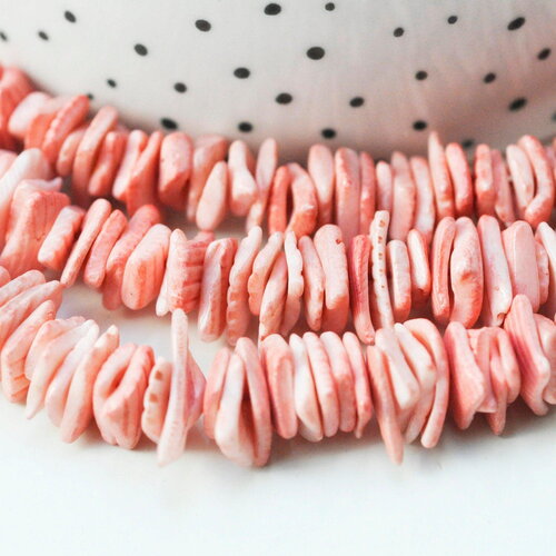 Perles chips coquillage naturel teinté en rose 15mm, fil de 40cm, x1 (g0147)