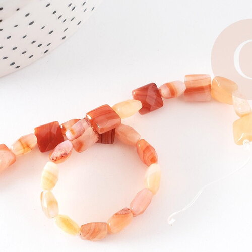 Perle carrée en agate naturelle orange, 8-8.5mm, fil de 20cm, x1 (g5879)