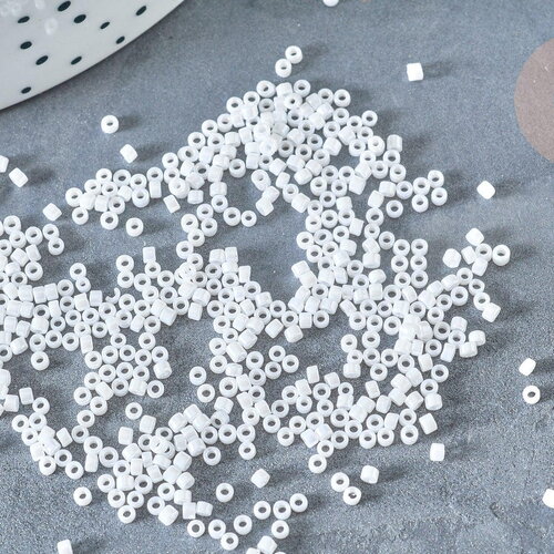 Perles tube blanc opaque façon delica miyuki, perle rocaille japonaise mat, perlage tissage, sachet 8g, x1 g8136