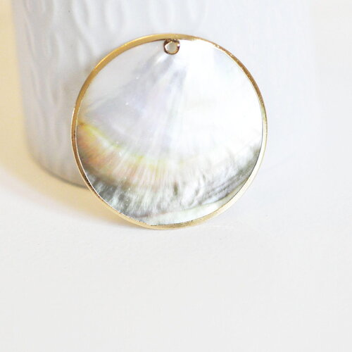 Pendentif rond nacre noire doré, pendentif coquillage, coquillage noir, coquillage naturel,45mm, x1 (g5413)