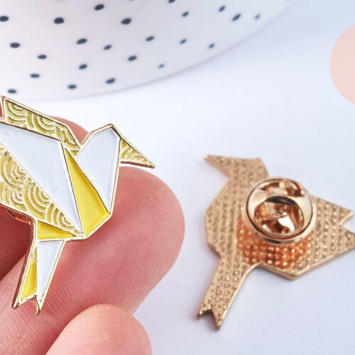 Broche pins oiseau origami doré émail jaune 28x28mm,broche dorée, décoration veste,x1 g6613