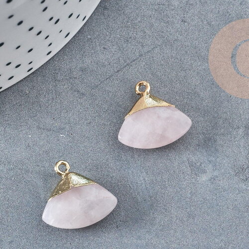 Pendentif triangle quartz rose naturel et laiton doré 17mm, pendentif création bijoux pierre x1 g9098