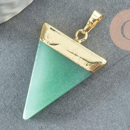 Pendentif triangle aventurine verte naturelle laiton doré 33mm, x1 (g1744)
