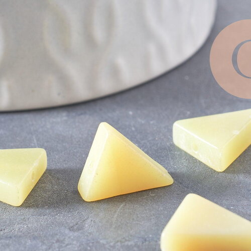 Perle triangle jade jaune ,pierre naturelle, une fourniture en jade jaune naturel,15x10mm, x5 (g3526)