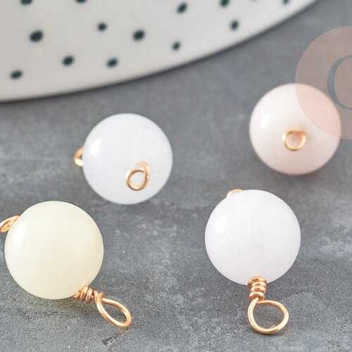 Breloque ronde jade teinté imitation morganite doré 18mm, pendentif bijoux pierre naturelle, x1 (g9353)