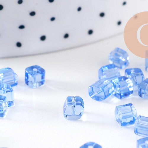 Perles verre carrées bleu clair 5mm, perles carrées création bijoux, x50 (g2456)