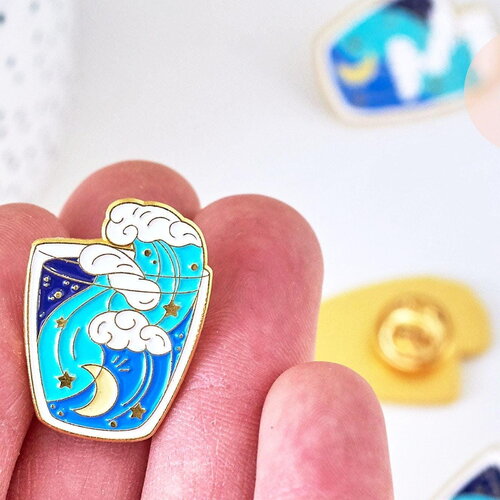 Broche pins vague lune laiton doré émaillé,broche dorée ,décoration veste, 27.5x21mm,x1 g5539