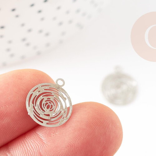 Pendentif estampe filigrane rond fleur rose laiton platine 14.5mm, pendentif léger pour création bijoux argent, x2 g9305