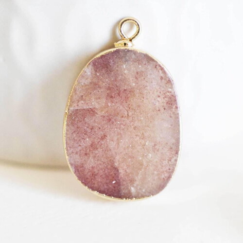 Pendentif ovale quartz fraise fer doré 28mm, x1 (g1138)