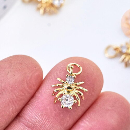 Breloque araignee laiton doré 18k cristal,sans nickel, insecte doré,pendentif porte bonheur, pendentif zircon,22.5mm x1 g5643