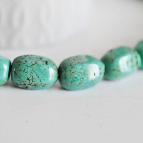 Perle longue ovale turquoise, howlite naturelle,perle turquoise,perle pierre, fil de 39,cm x1 (g5465)