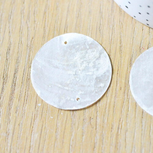 Pendentif connecteur rond nacre naturelle blanche 2 trous 40mm, x5 (g3771)